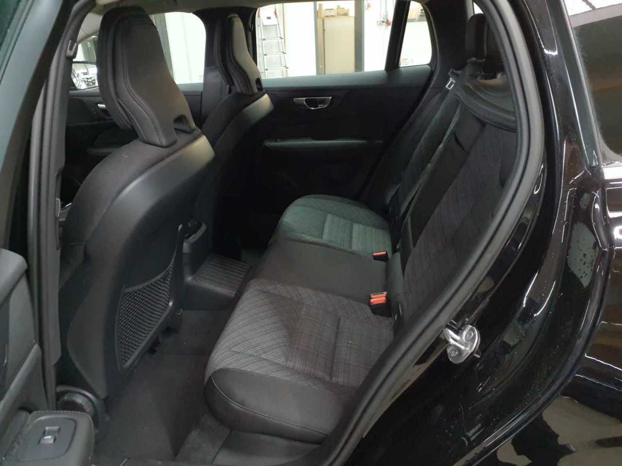 Volvo V60 T6 AWD Recharge Essential 13