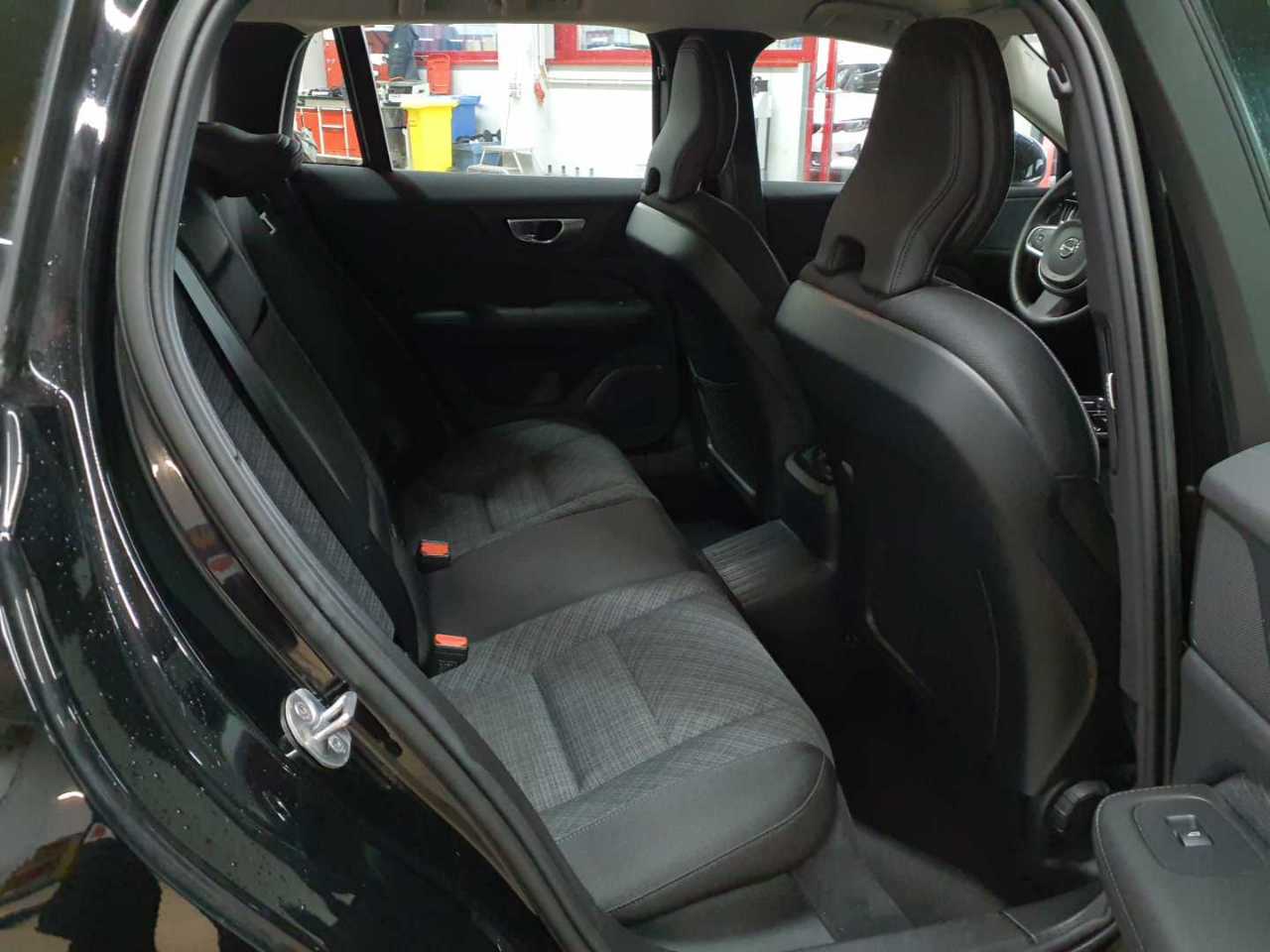 Volvo V60 T6 AWD Recharge Essential 14