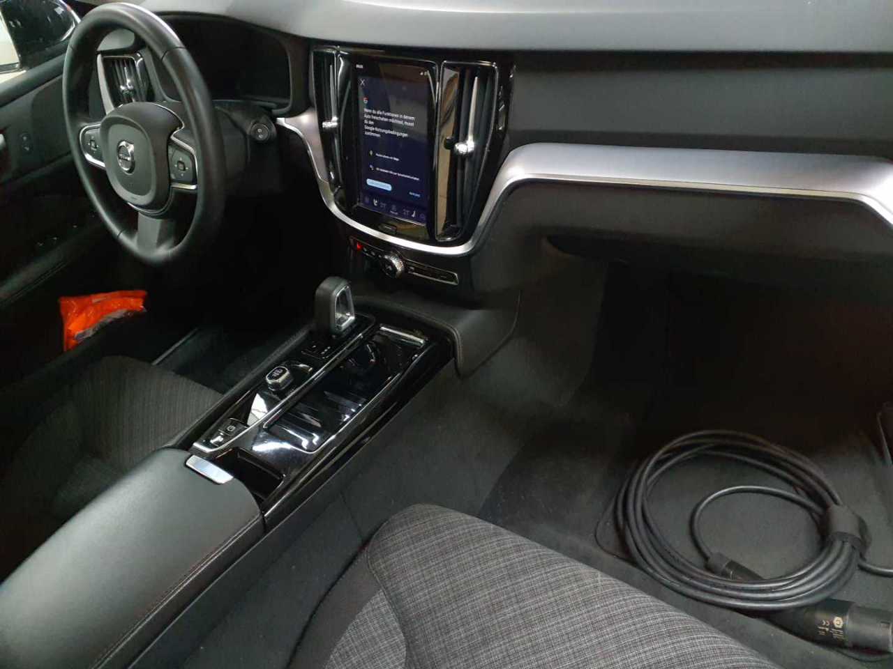Volvo V60 T6 AWD Recharge Essential 9