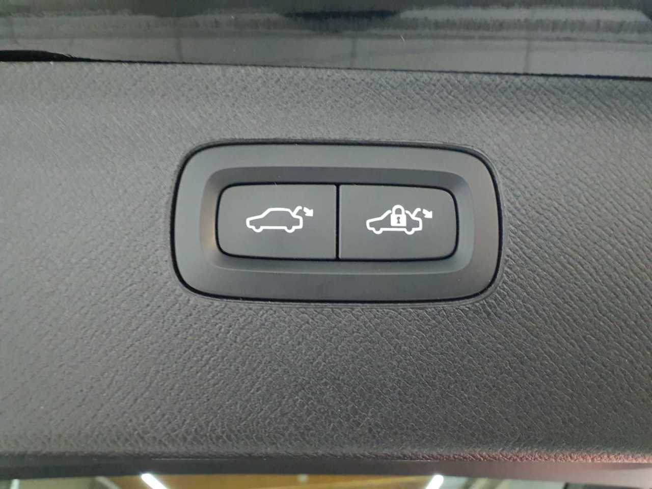 Volvo XC90 T8 AWD Recharge Plus Dark 16