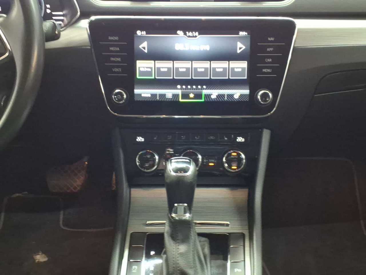 Skoda Superb Combi 2.0 TDI 4x4 DSG Ambition 8