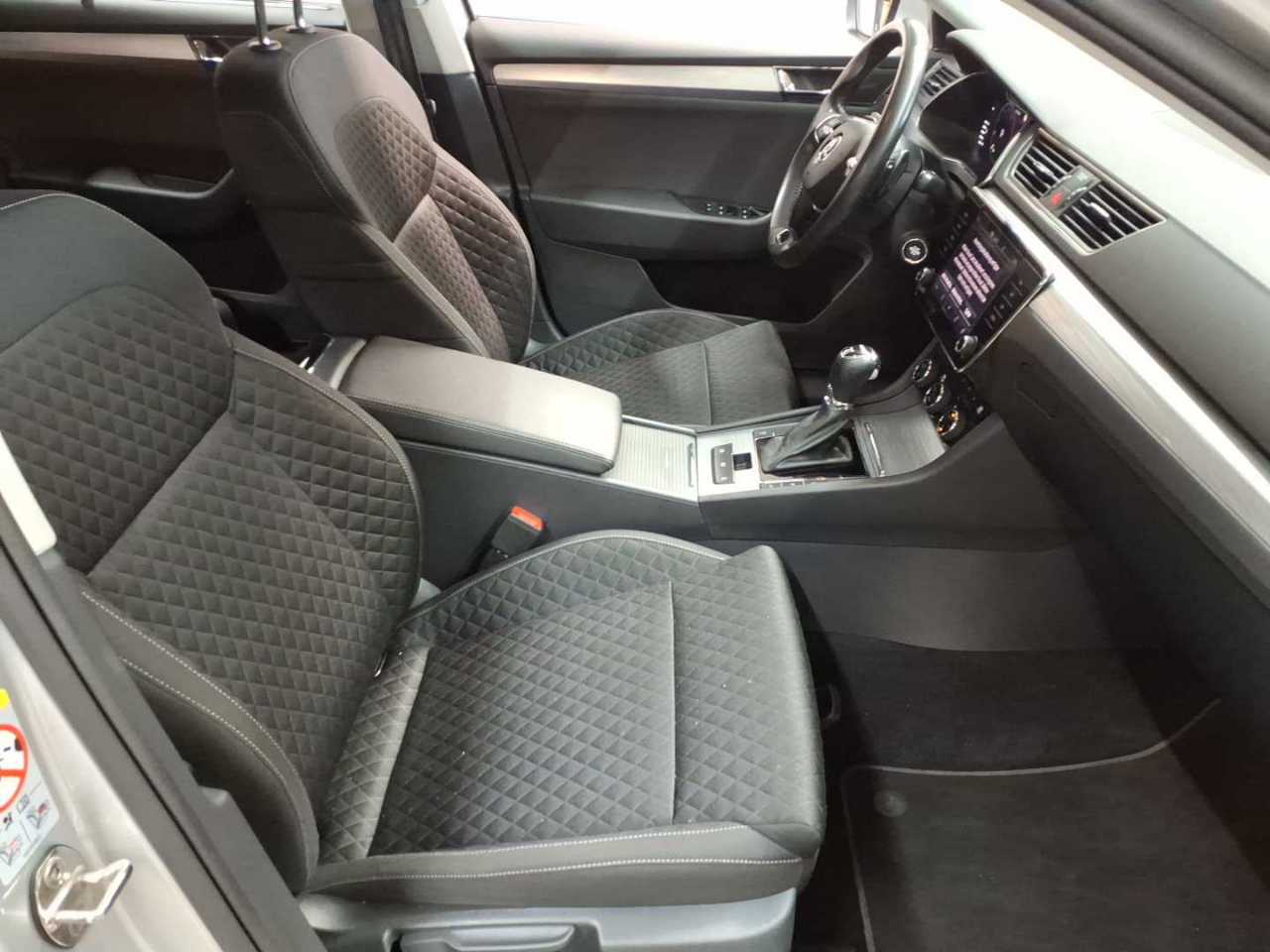 Skoda Superb Combi 2.0 TDI 4x4 DSG Ambition 12
