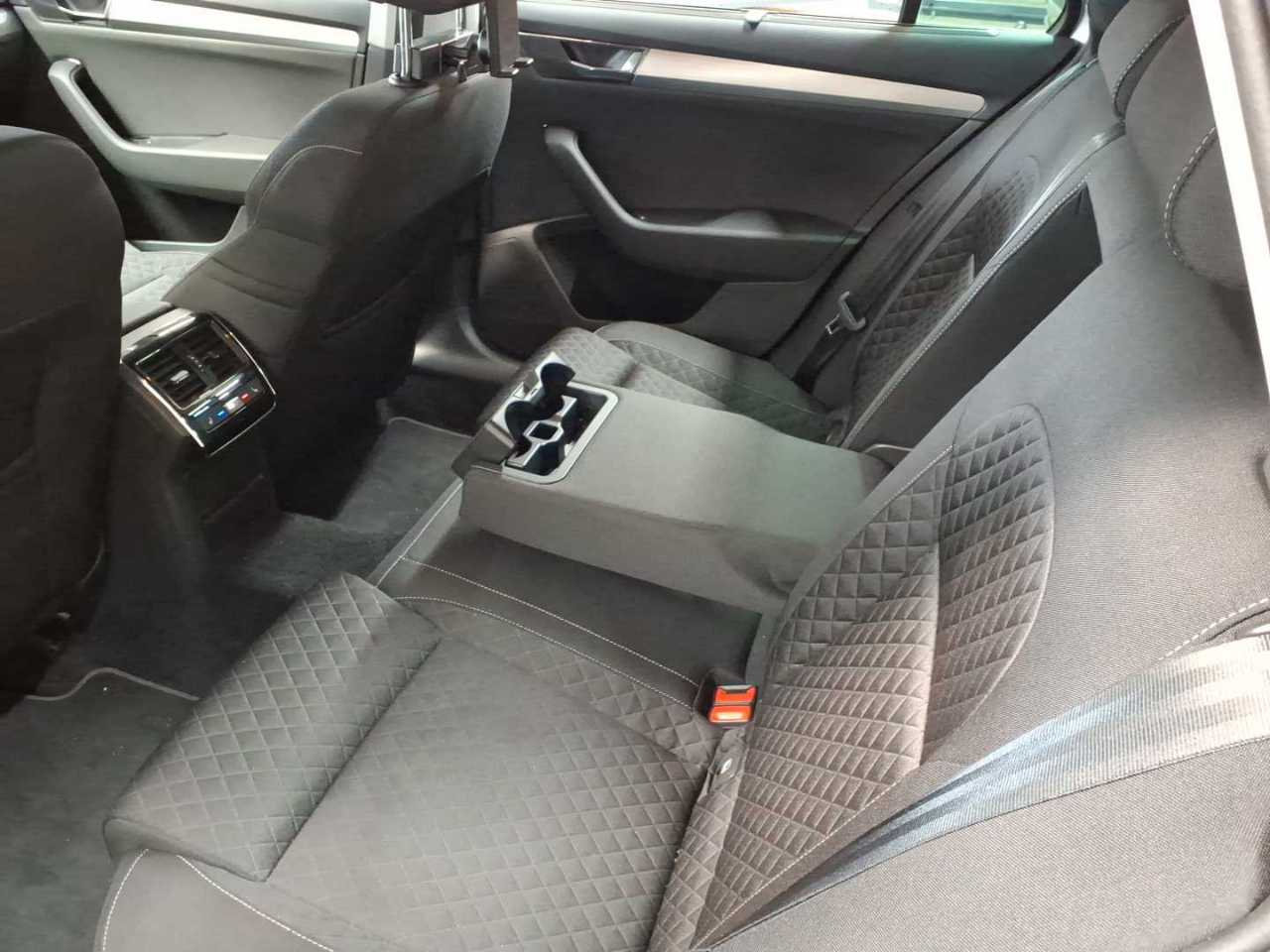 Skoda Superb Combi 2.0 TDI 4x4 DSG Ambition 6