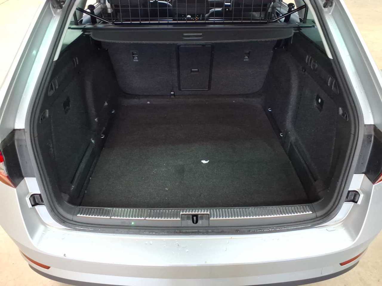 Skoda Superb Combi 2.0 TDI 4x4 DSG Ambition 9
