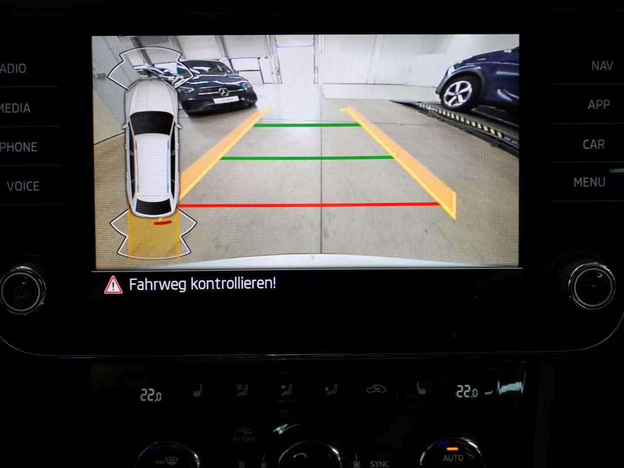 Skoda Superb Combi 2.0 TDI 4x4 DSG Ambition 14