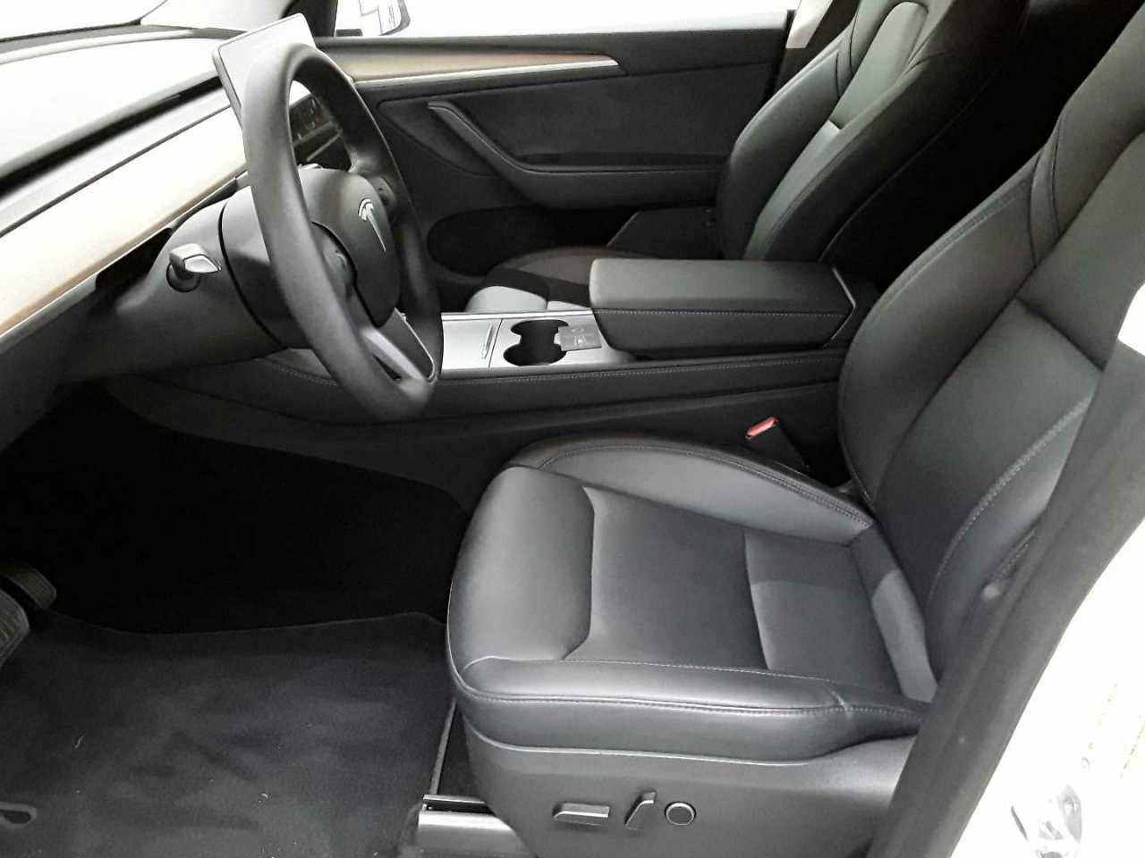 Tesla Model Y Long Range Dual Motor AWD 7