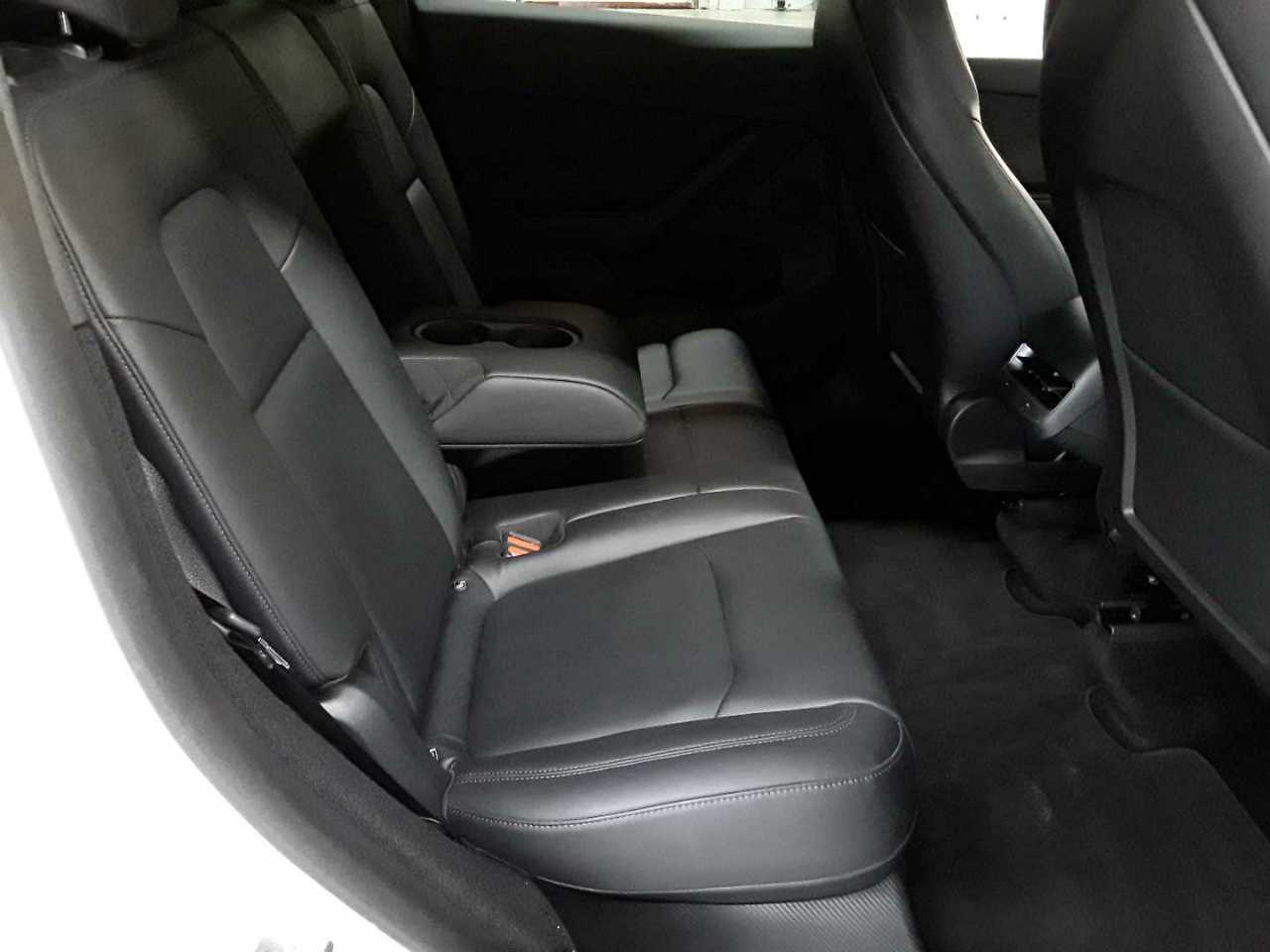 Tesla Model Y Long Range Dual Motor AWD 14
