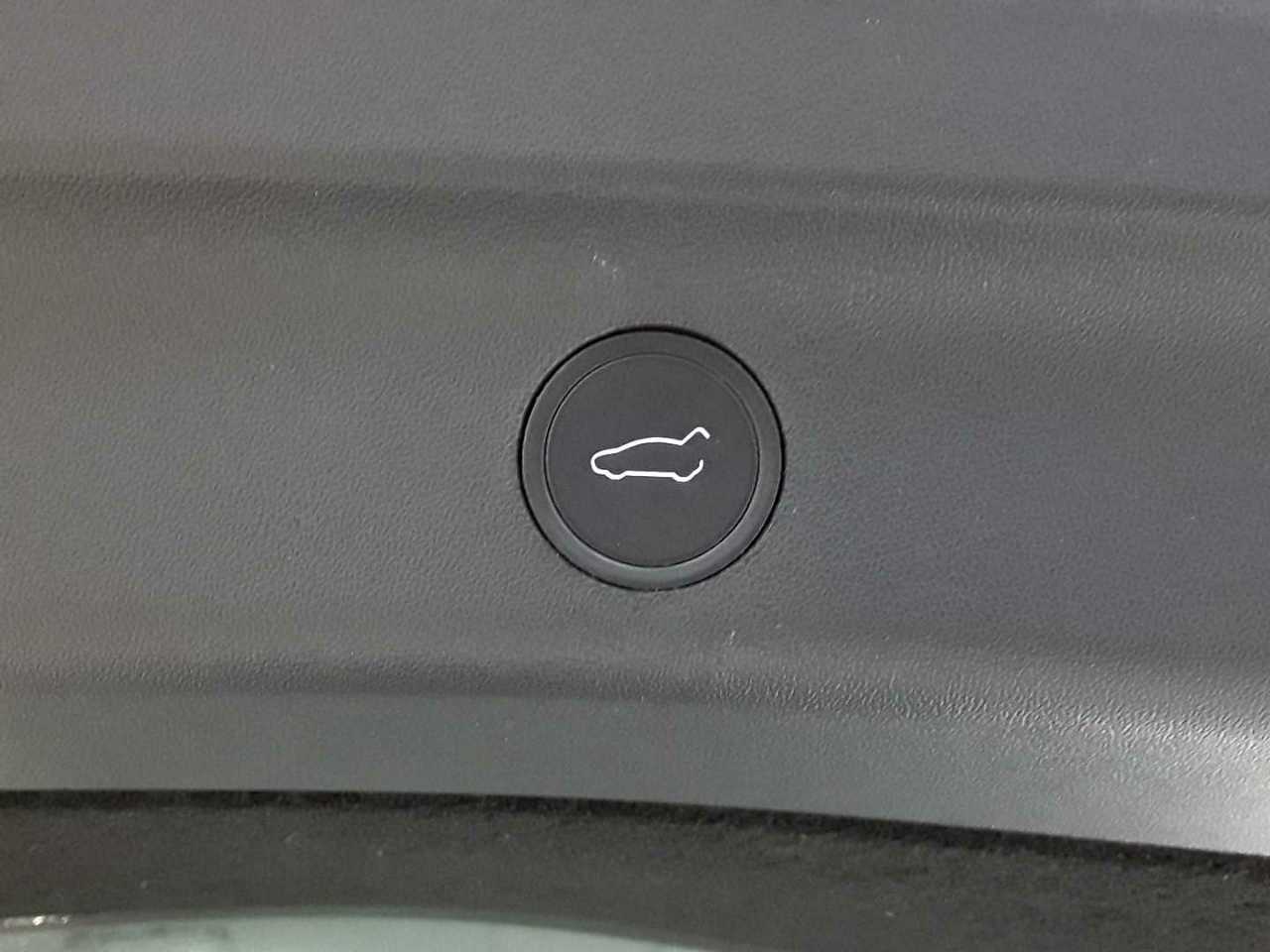 Tesla Model Y Long Range Dual Motor AWD 18