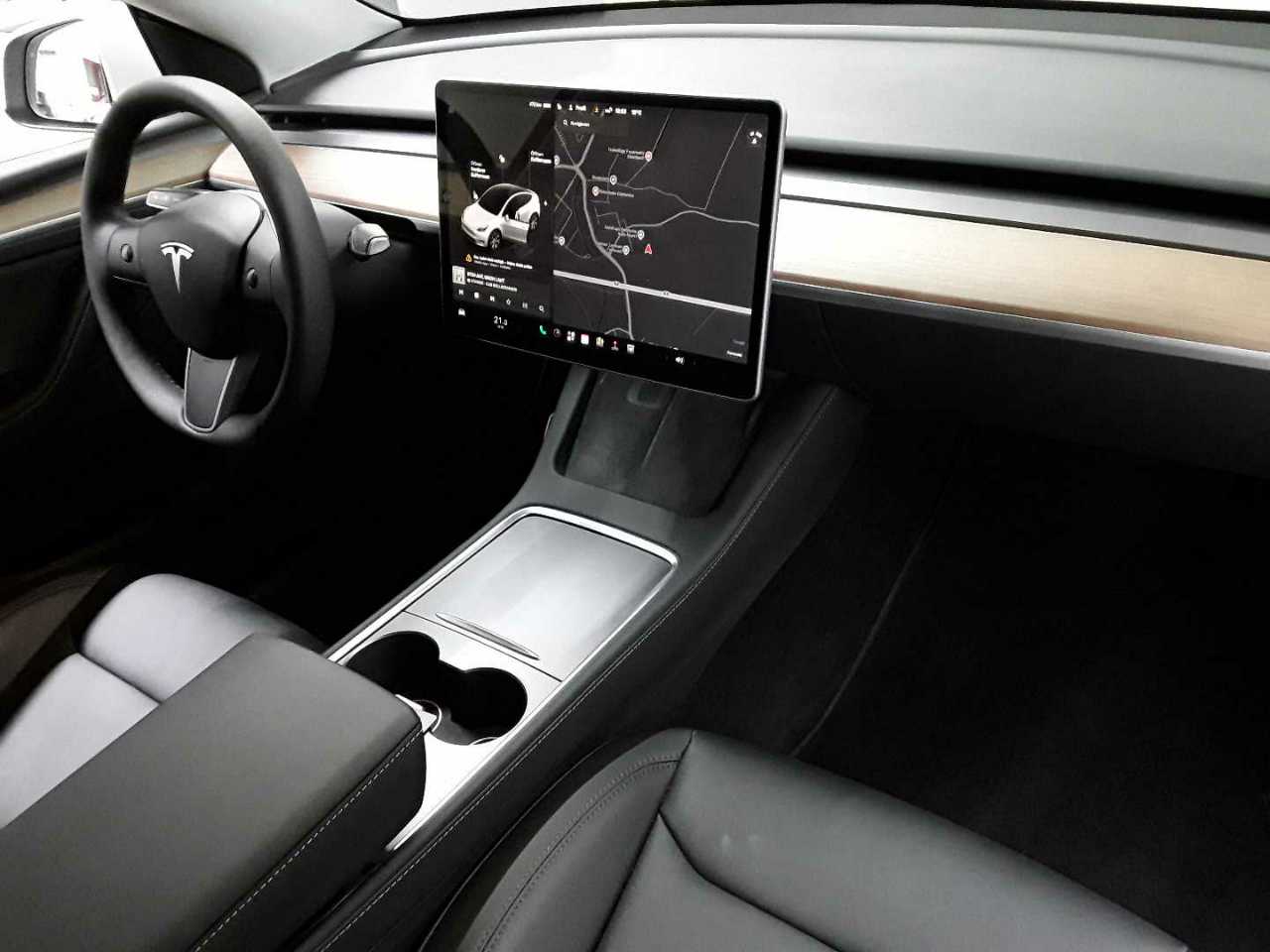 Tesla Model Y Long Range Dual Motor AWD 9