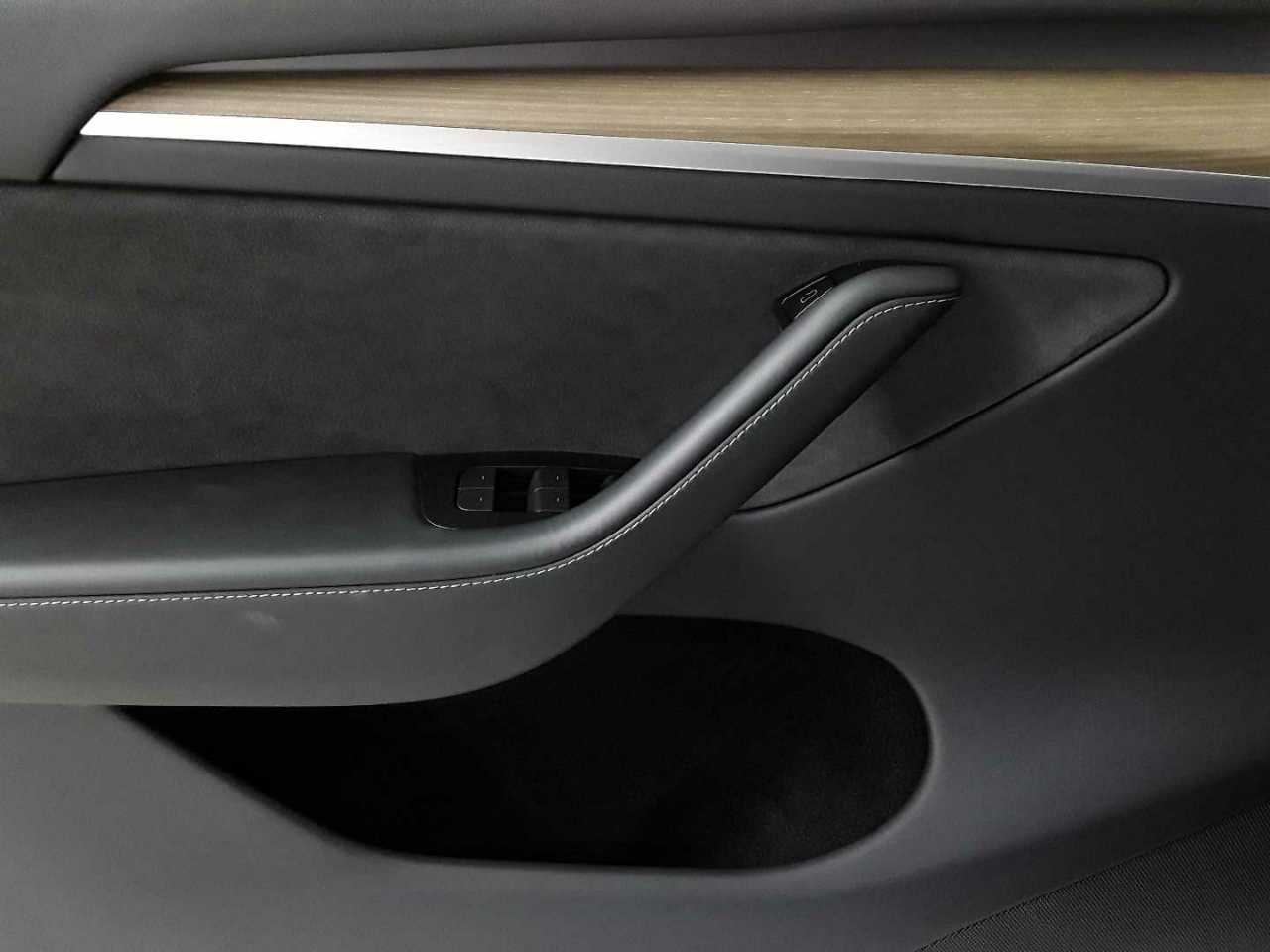 Tesla Model Y Long Range Dual Motor AWD 16
