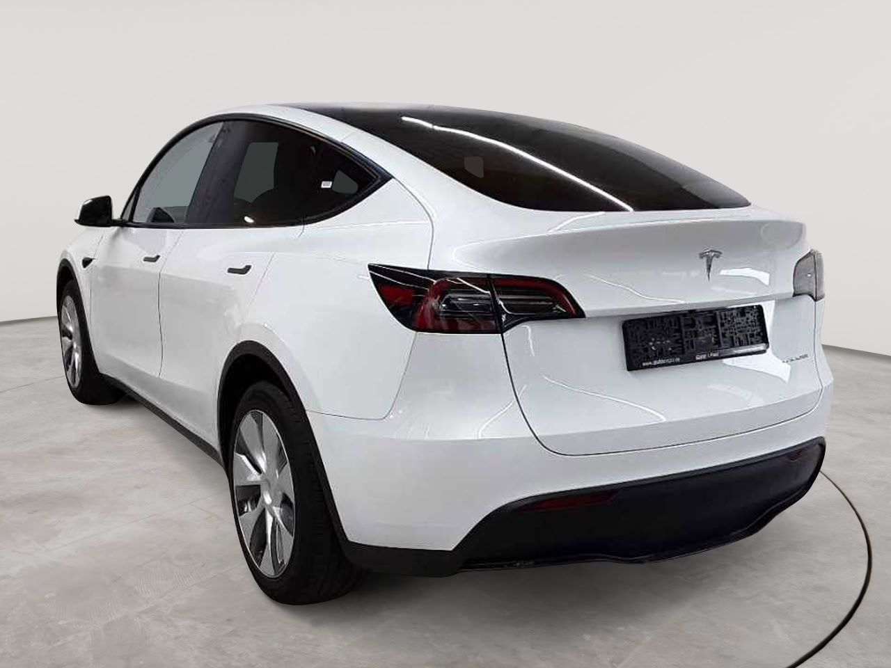Tesla Model Y Long Range Dual Motor AWD 5