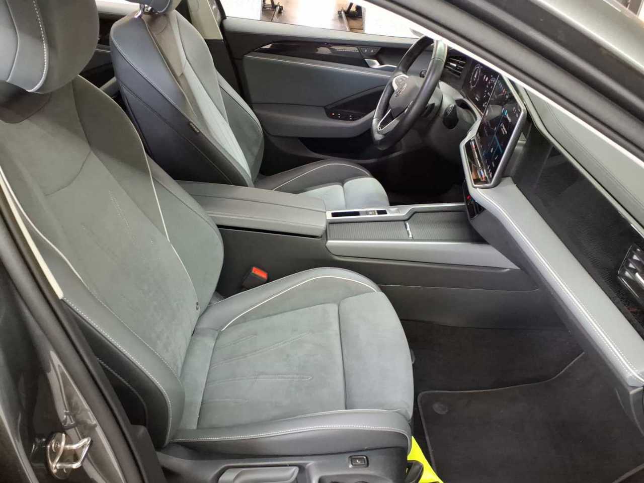 Vw Passat Variant 2.0 TDI SCR DSG Business 8