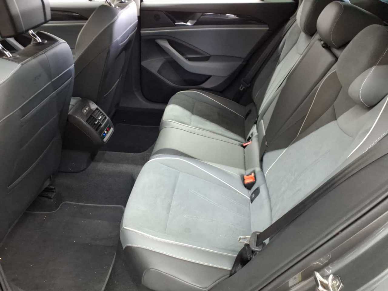 Vw Passat Variant 2.0 TDI SCR DSG Business 13