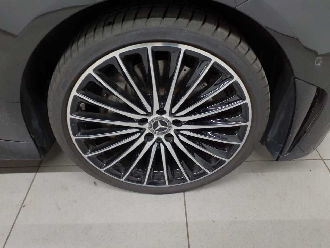 Mercedes-Benz CLS 300 d 4Matic 9G-TRONIC AMG Line 17