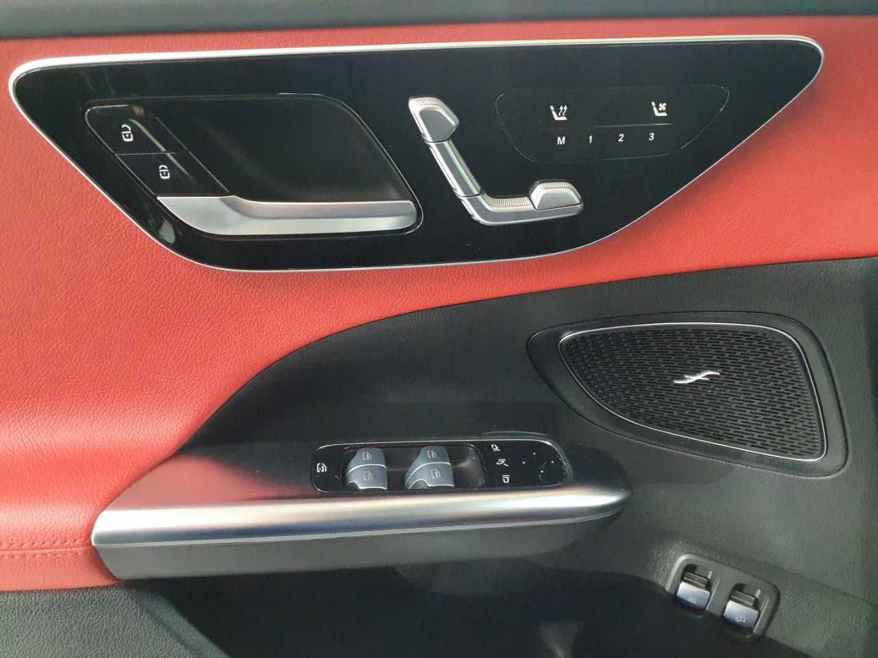 Mercedes-Benz C 300 e T 9G-TRONIC AMG Line 19