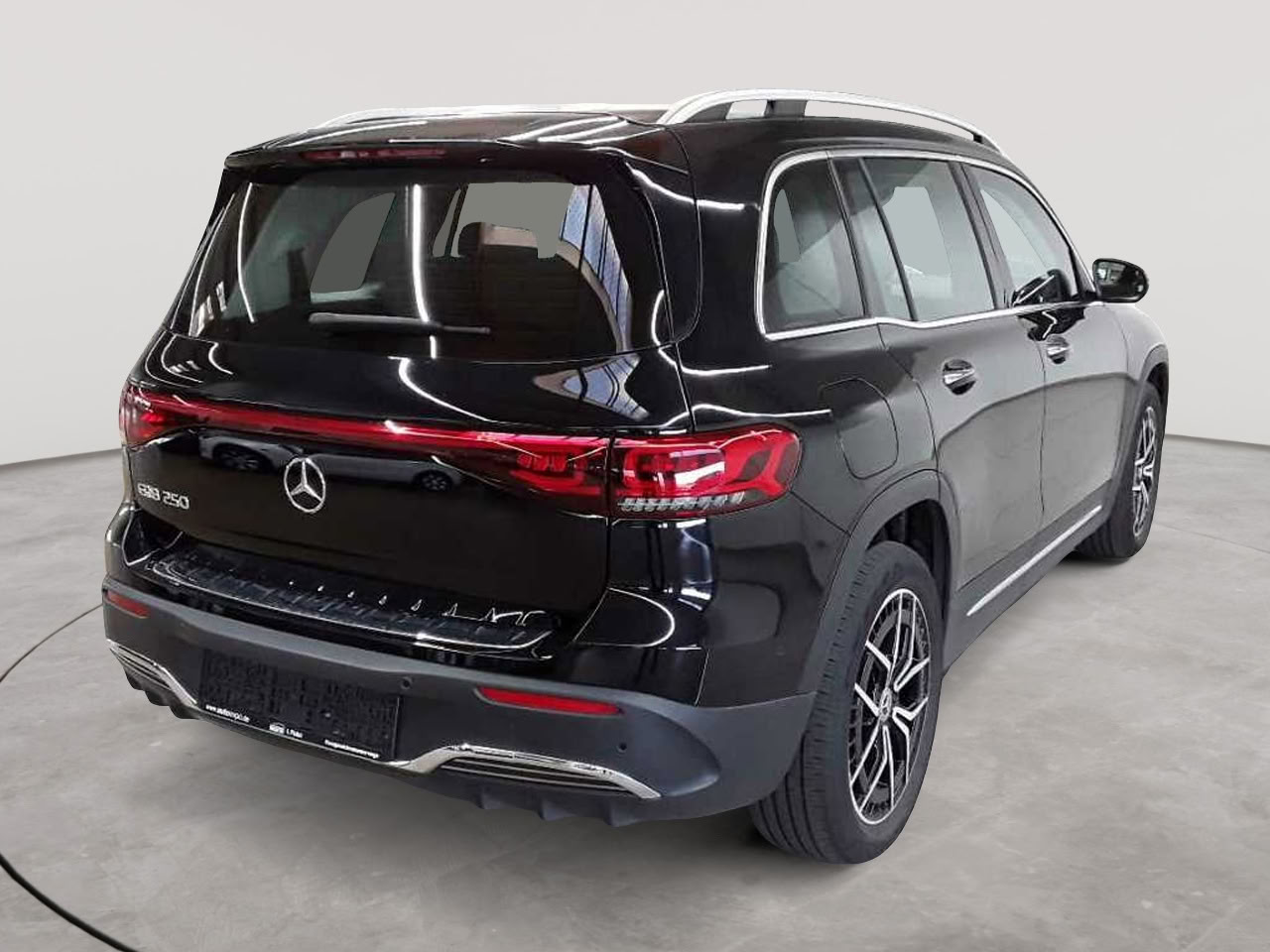 Mercedes-Benz EQB 250 AMG Line 4