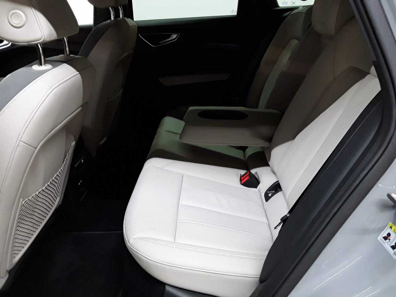 Audi Q4 e-tron 50 quattro 13