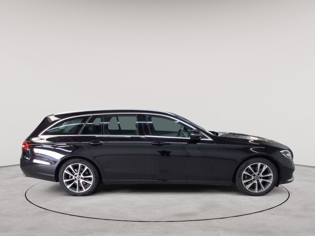 Mercedes-Benz E 220 d T 9G-TRONIC Avantgarde 3