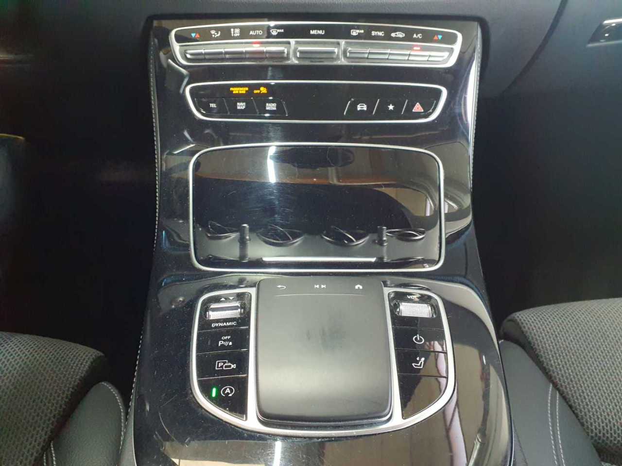 Mercedes-Benz E 220 d T 9G-TRONIC Avantgarde 10