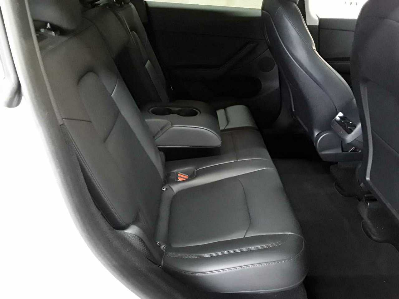 Tesla Model Y Long Range Dual Motor AWD 14
