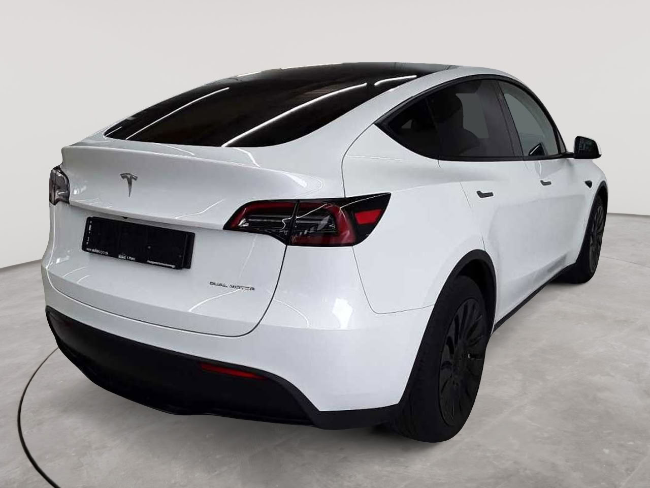 Tesla Model Y Long Range Dual Motor AWD 4