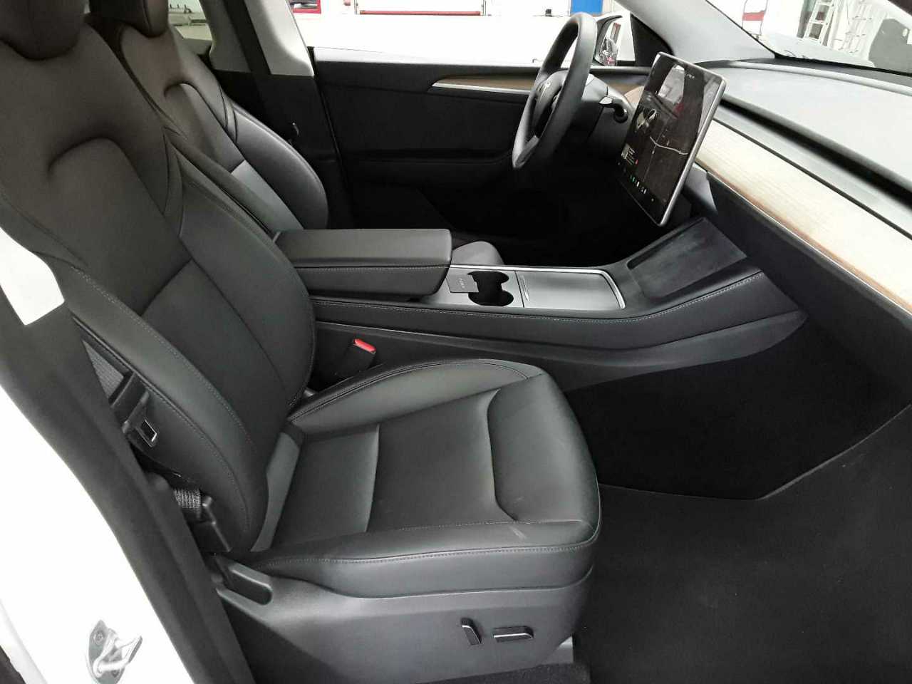 Tesla Model Y Long Range Dual Motor AWD 8