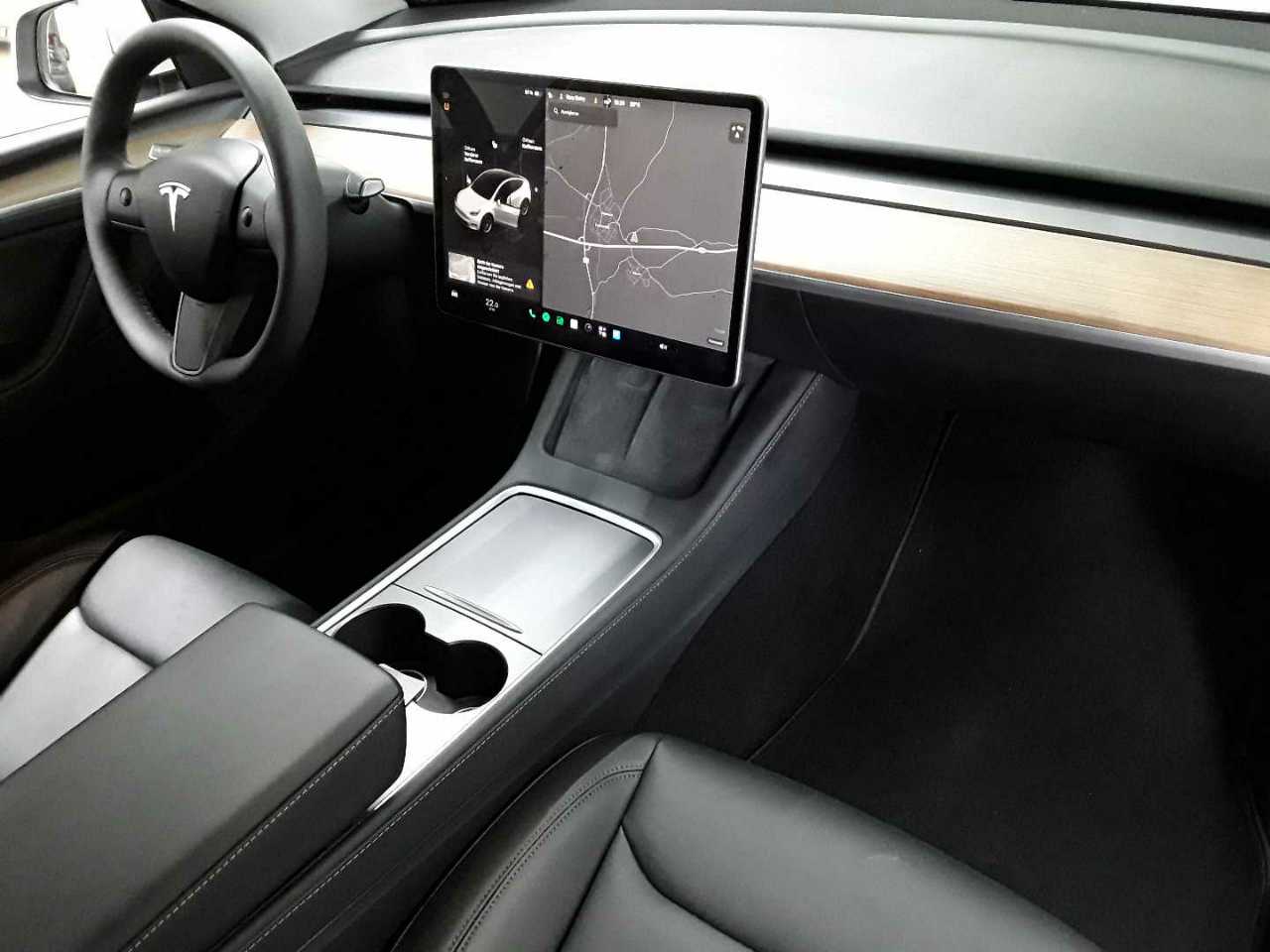 Tesla Model Y Long Range Dual Motor AWD 9