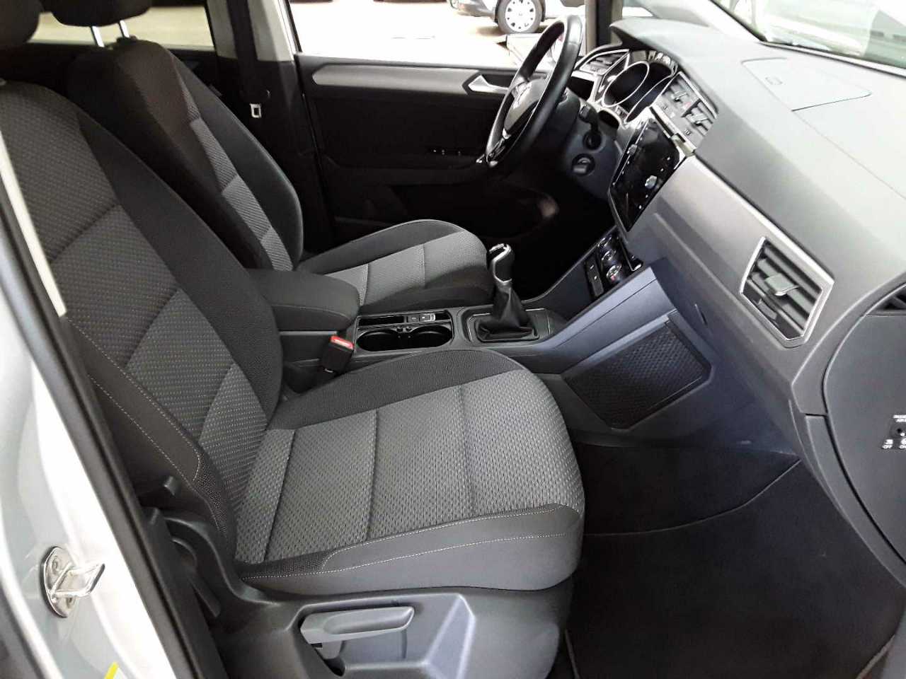 Volkswagen Touran 2.0 TDI SCR Comfortline 8