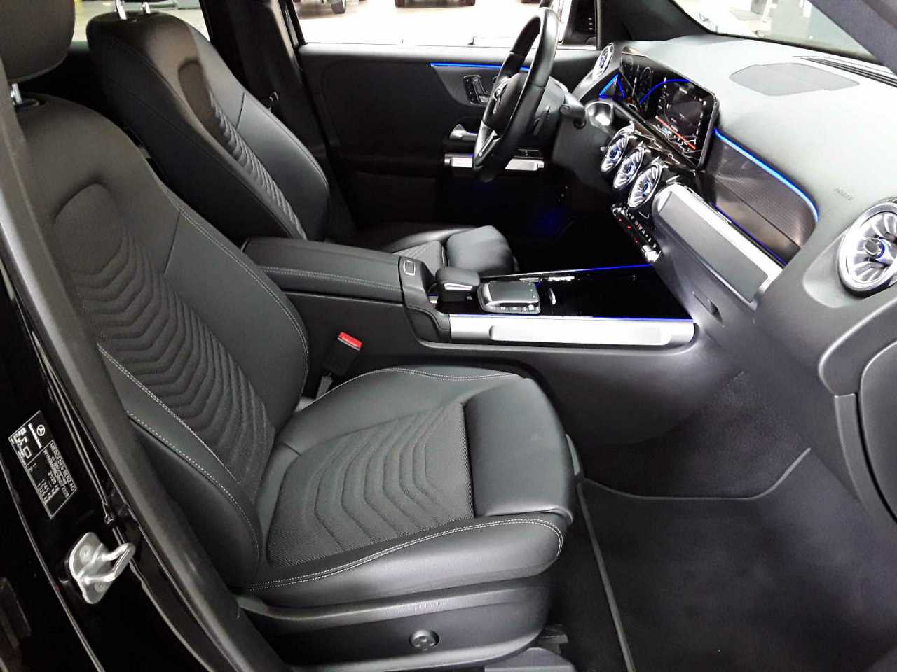 Mercedes-Benz EQB 250 Progressive 8