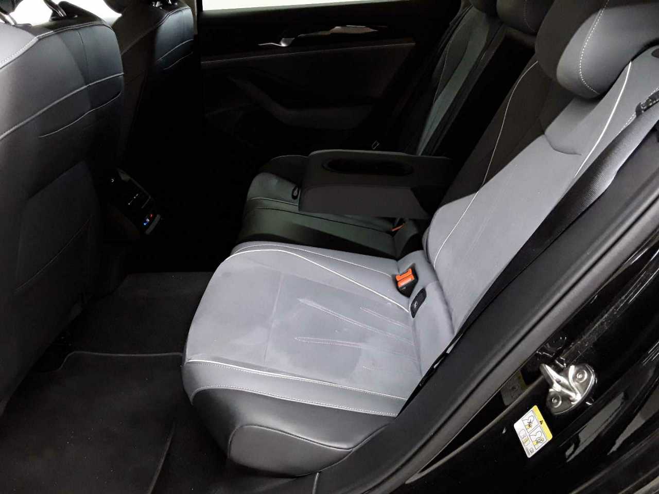 Vw Passat Variant 1.5 e-TSI OPF DSG Business 13