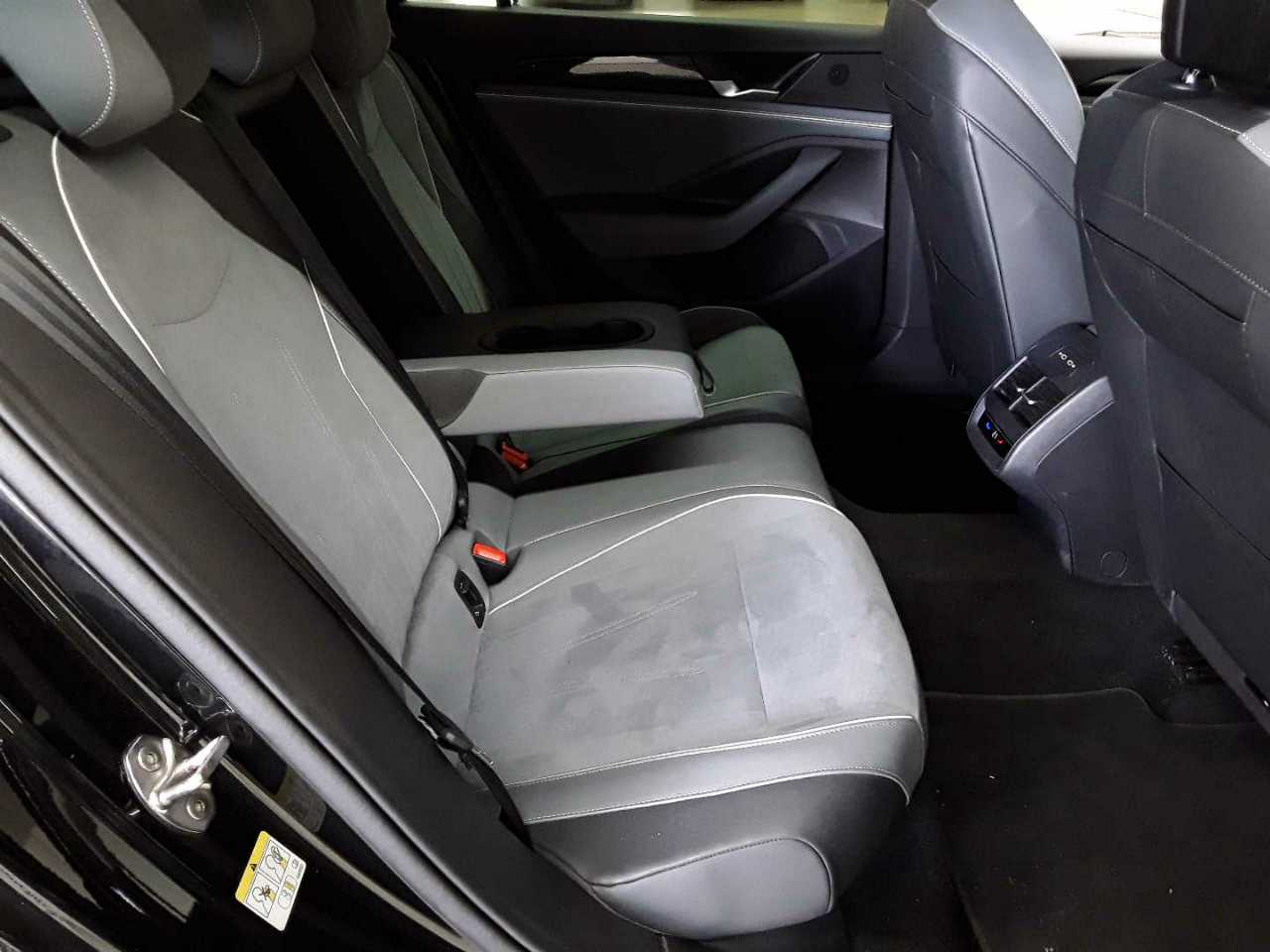 Vw Passat Variant 1.5 e-TSI OPF DSG Business 14