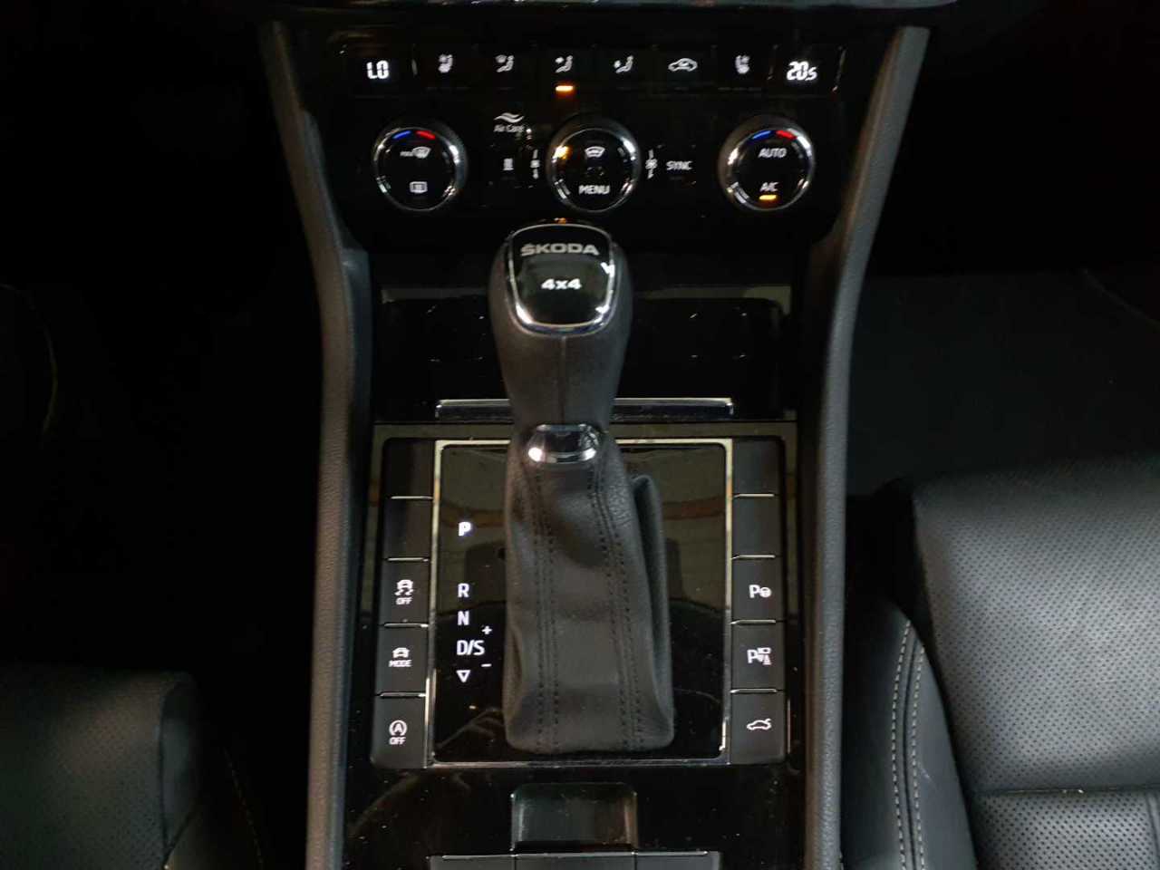 Skoda Superb Combi 2.0 TSI 4x4 DSG L&K 10