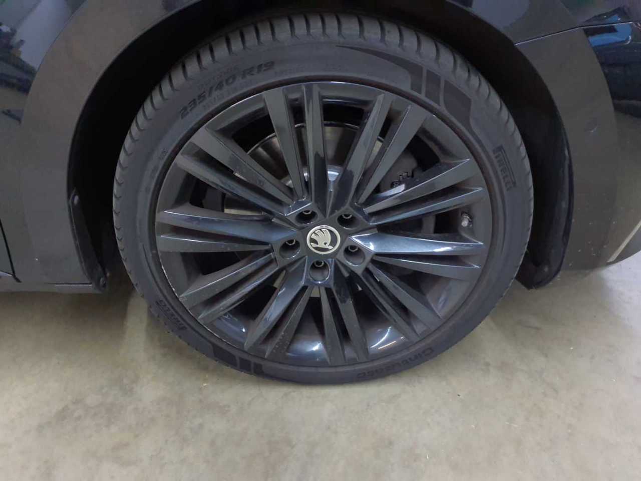 Skoda Superb Combi 2.0 TSI 4x4 DSG L&K 17