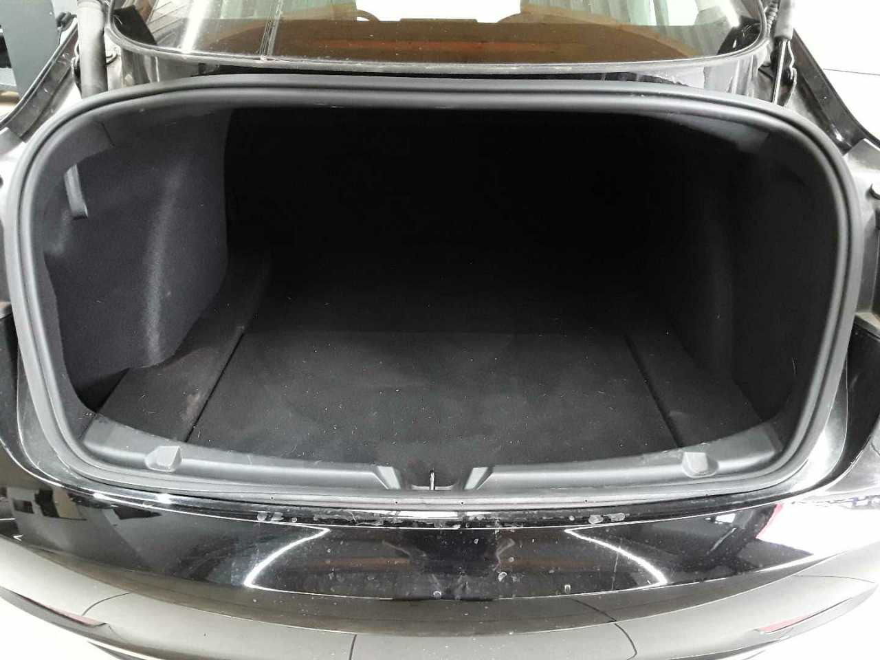 Tesla Model 3 Langstreckenbatt. Allradantrieb Dual Motor Performance 15