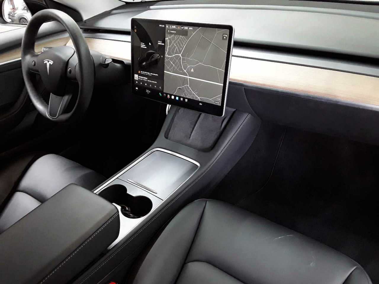 Tesla Model 3 Langstreckenbatt. Allradantrieb Dual Motor Performance 9