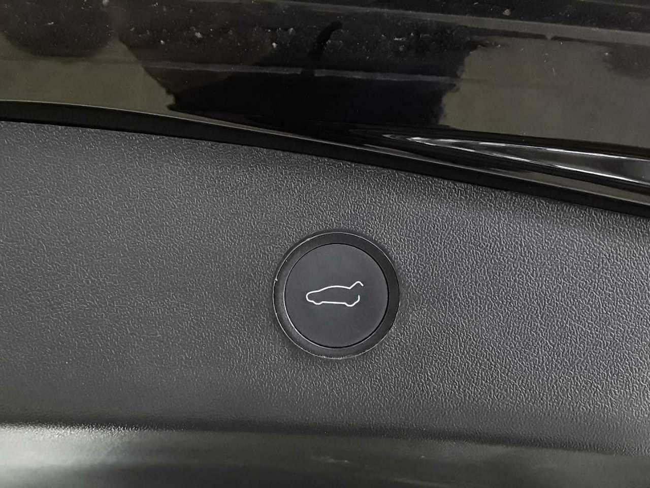 Tesla Model 3 Langstreckenbatt. Allradantrieb Dual Motor Performance 18