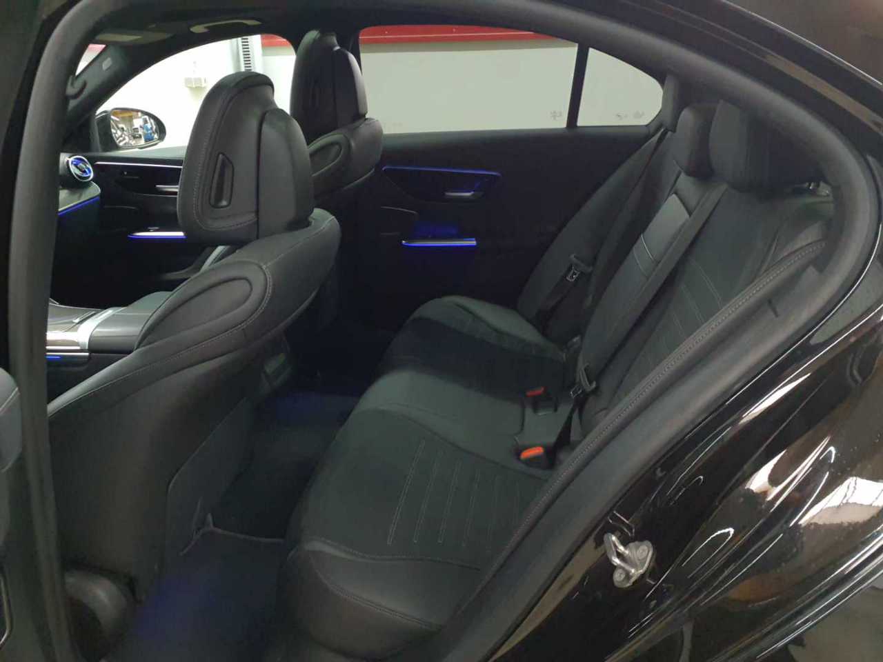 Mercedes-Benz C 180 9G-TRONIC AMG Line 13