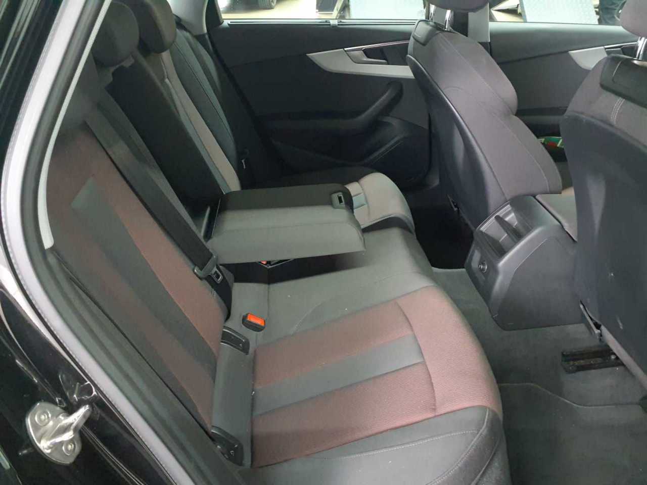 Audi A4 Avant 40 g-tron S tronic 13
