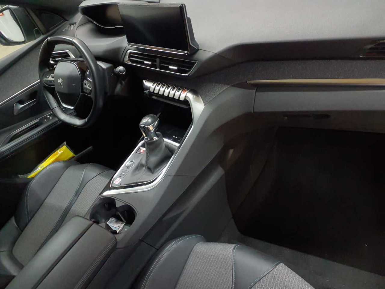 Peugeot 3008 PureTech 130 Stop & Start GPF Allure Pack 9