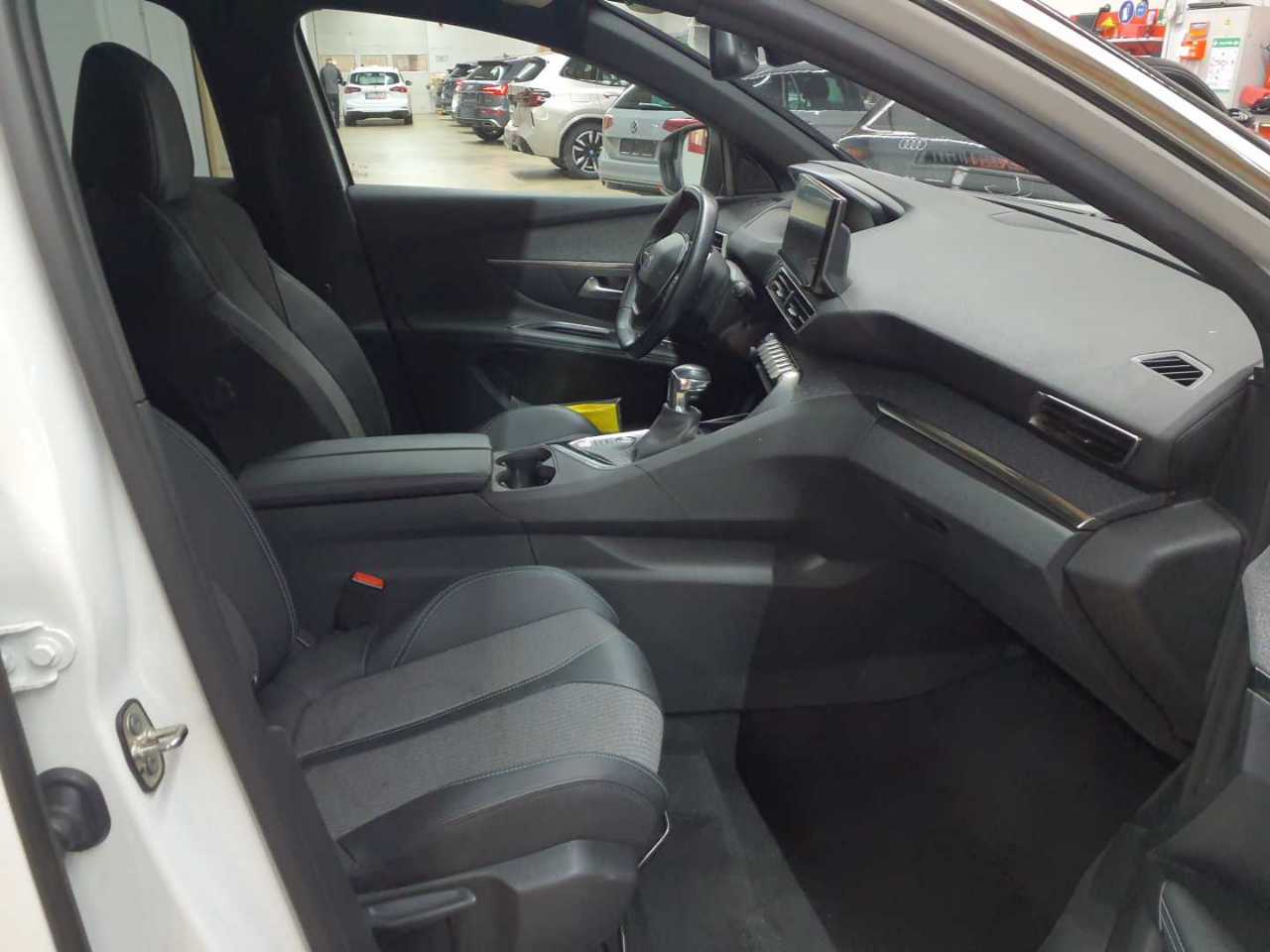 Peugeot 3008 PureTech 130 Stop & Start GPF Allure Pack 8