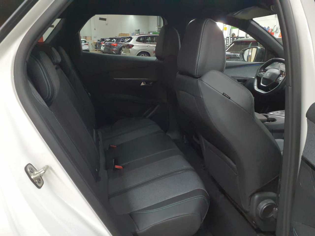 Peugeot 3008 PureTech 130 Stop & Start GPF Allure Pack 14