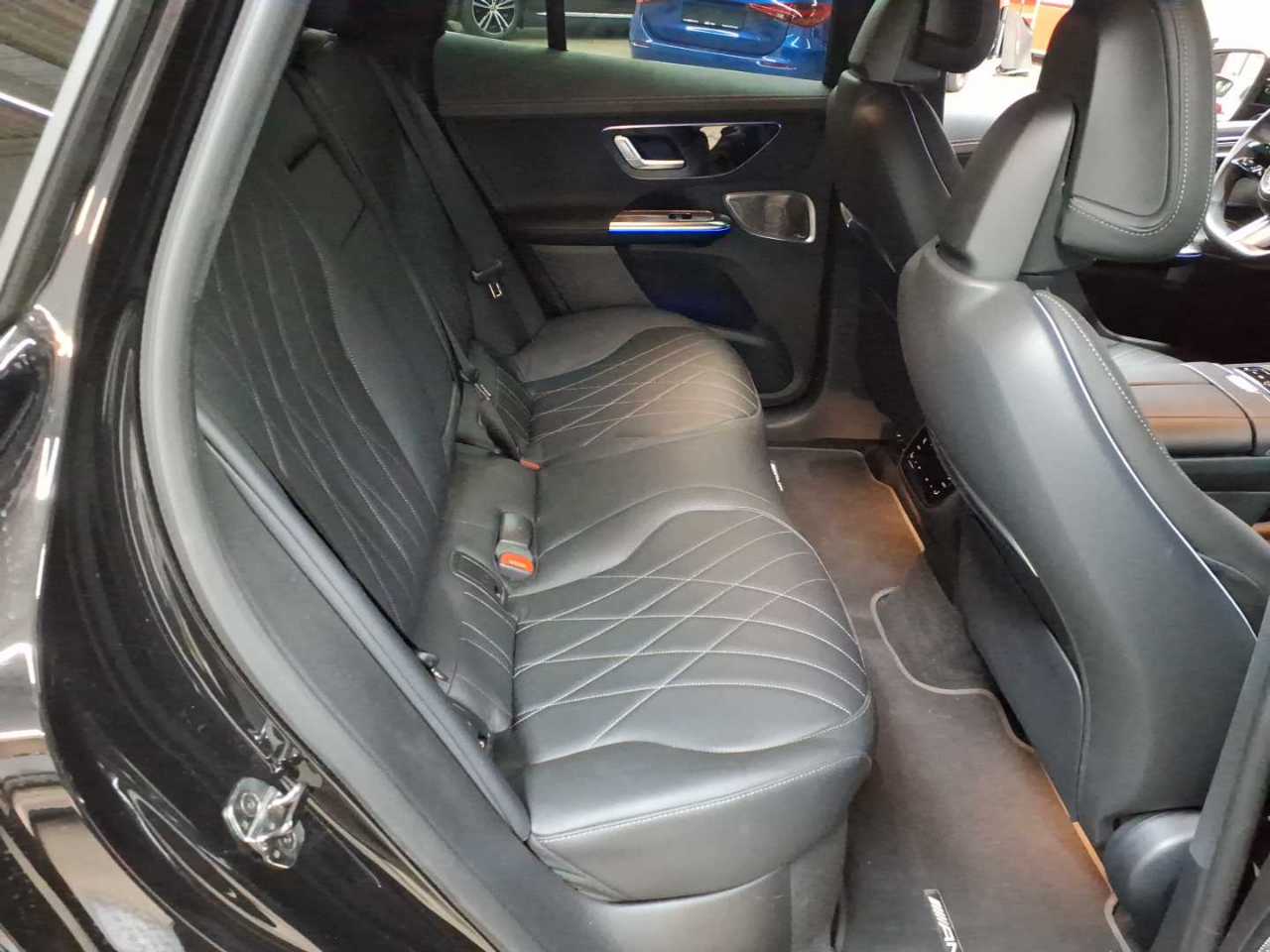 Mercedes-Benz EQE SUV 500 4MATIC 14