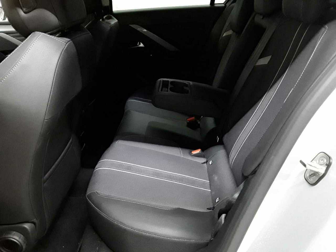 Opel Astra 1.5 D Automatik GS 13