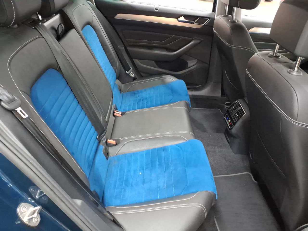 Volkswagen Passat Variant 2.0 TDI SCR Elegance 14