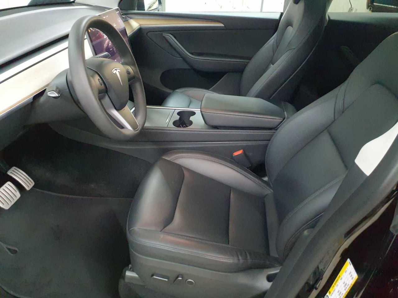 Tesla Model Y Performance Dual Motor AWD 7