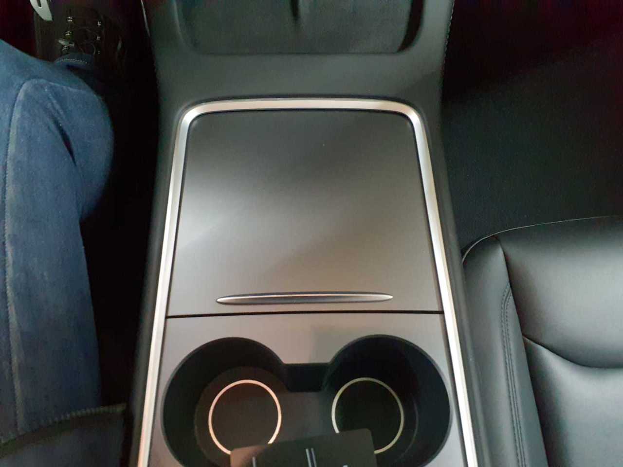 Tesla Model Y Performance Dual Motor AWD 10