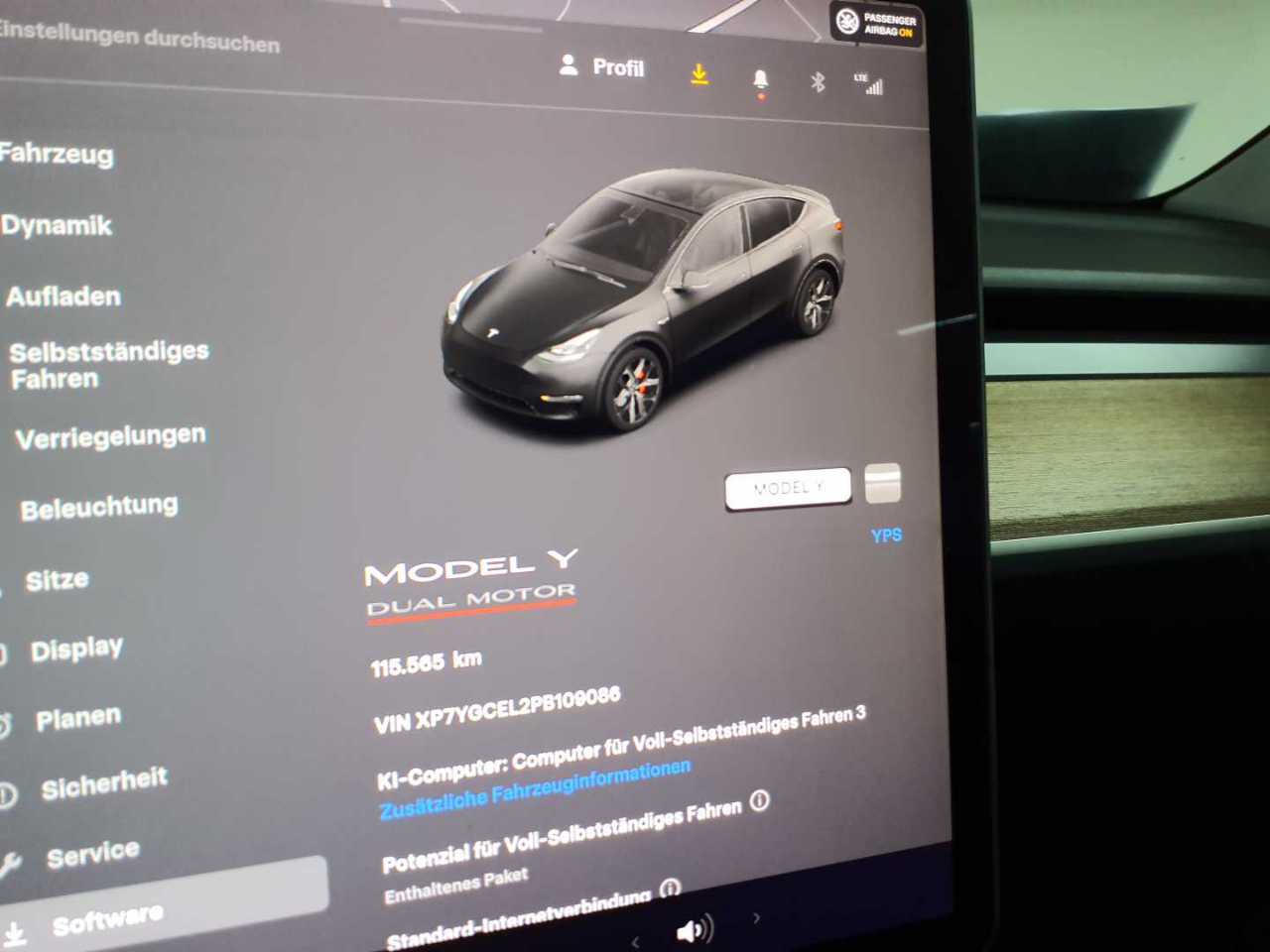 Tesla Model Y Performance Dual Motor AWD 11