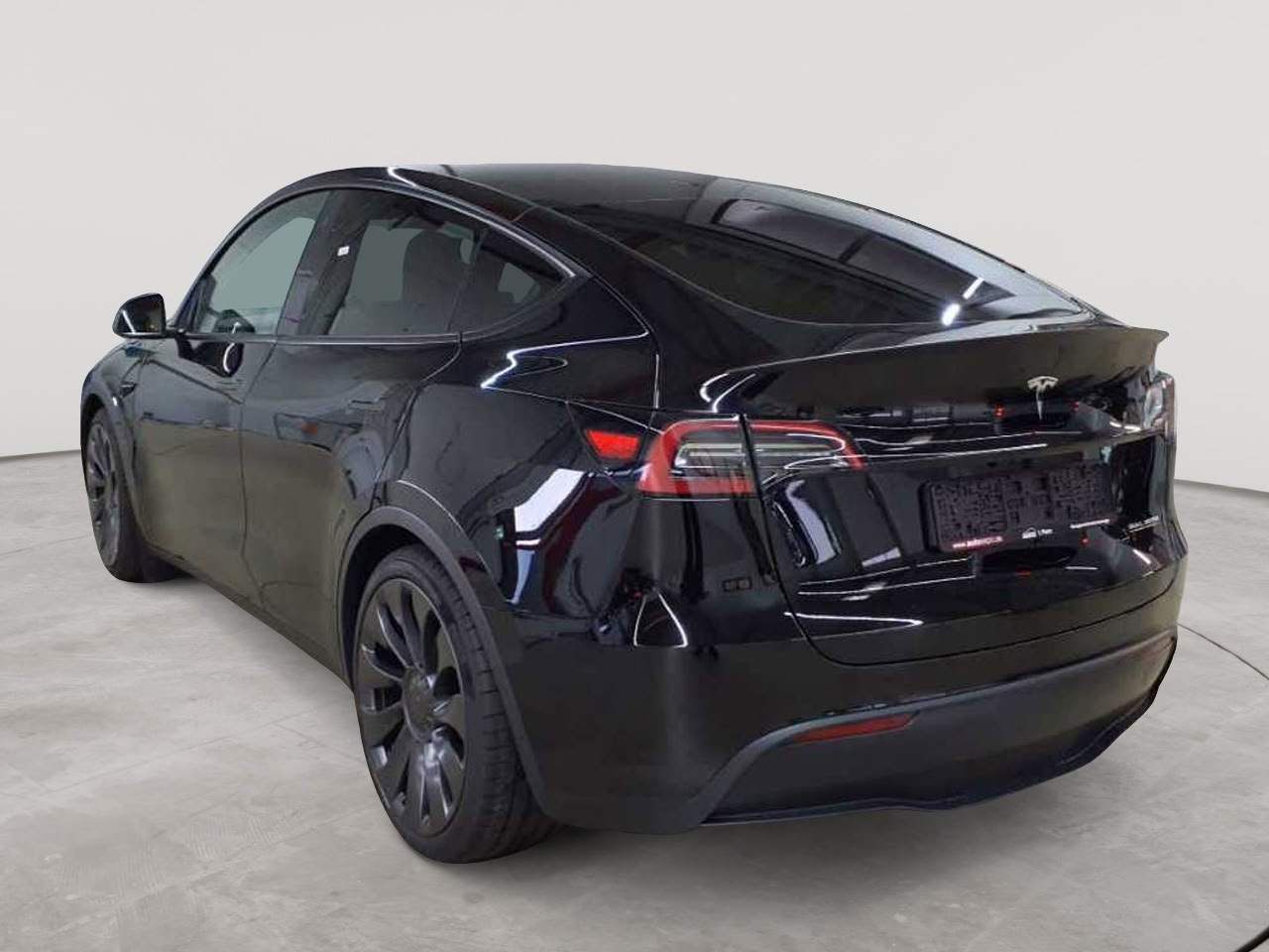 Tesla Model Y Performance Dual Motor AWD 5