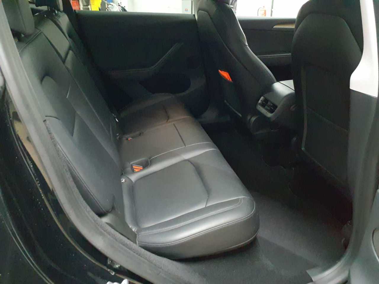 Tesla Model Y Performance Dual Motor AWD 14