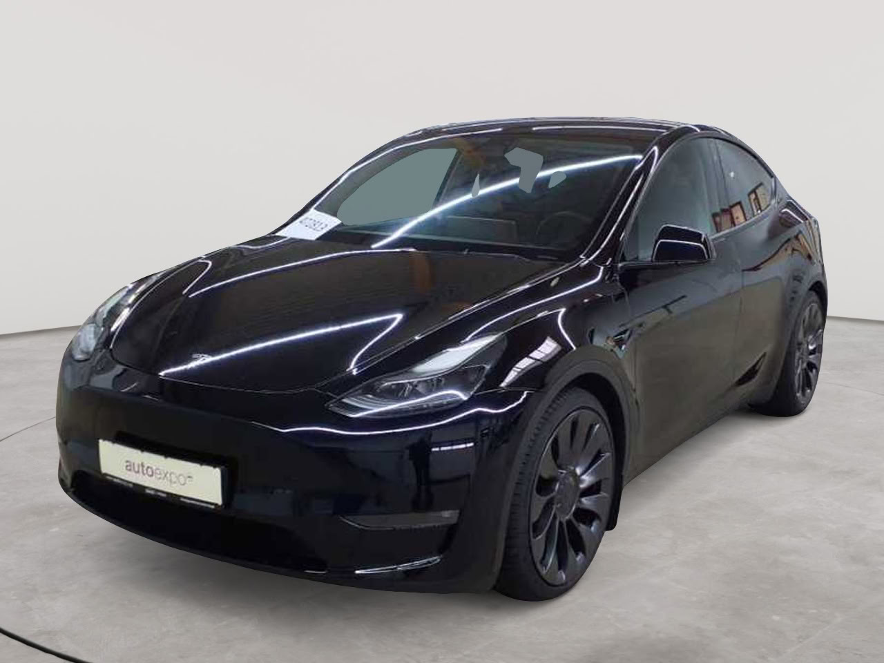 Tesla Model Y Performance Dual Motor AWD 2